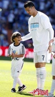 c罗纳尔多娱乐新闻,足球巨星的多面人生精彩瞬间回顾